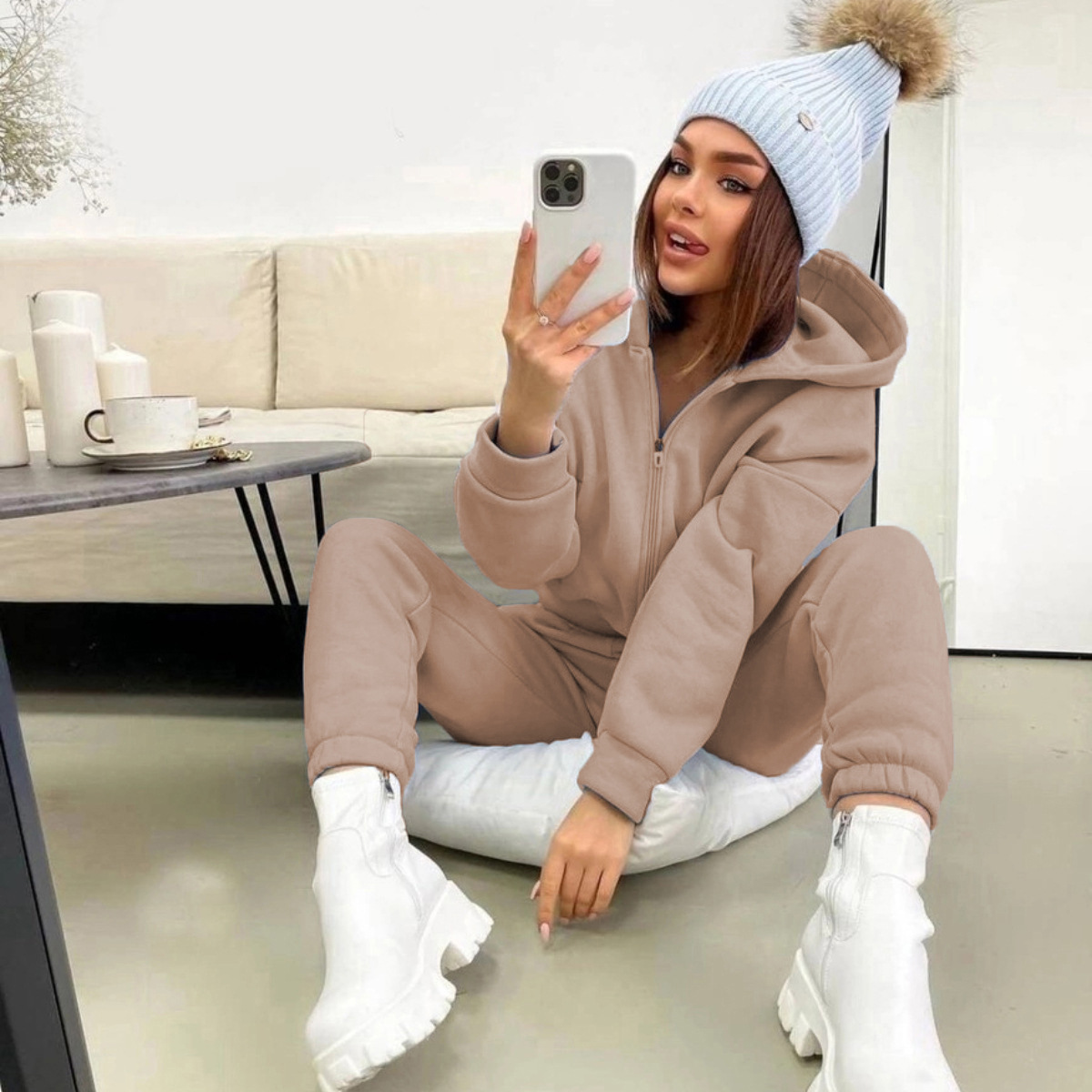 Winter Clothing Kit - طقم من قطعتين بسحاب للنساء ،