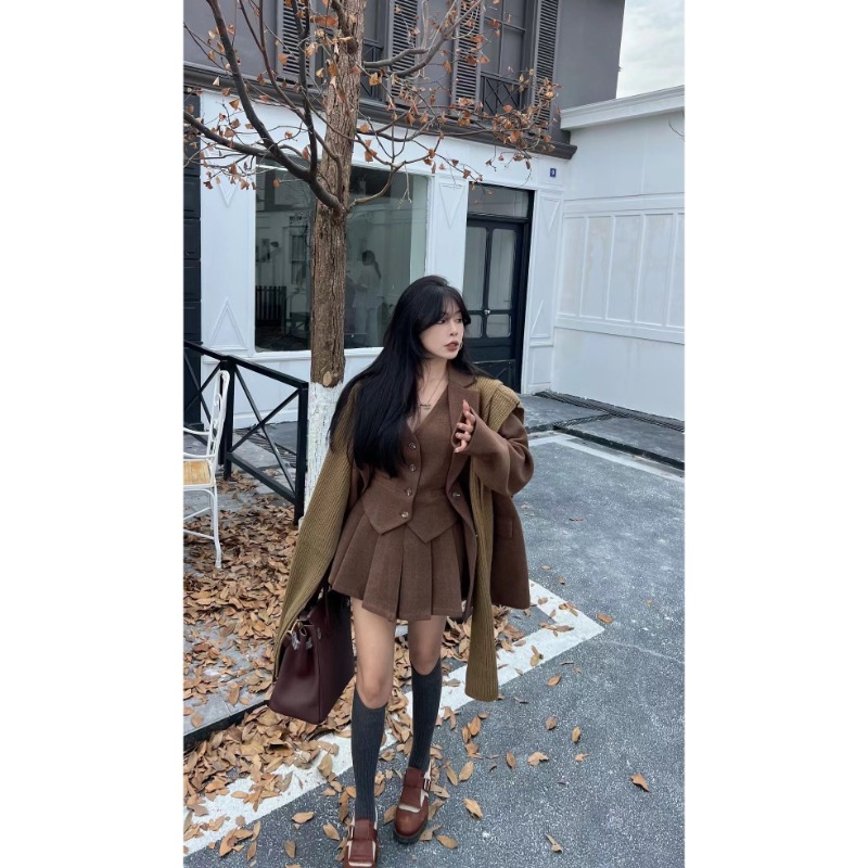 طقم نسائي فاخر من ثلاث قطع من  - مراجعة Winter Clothing Kit وسعره